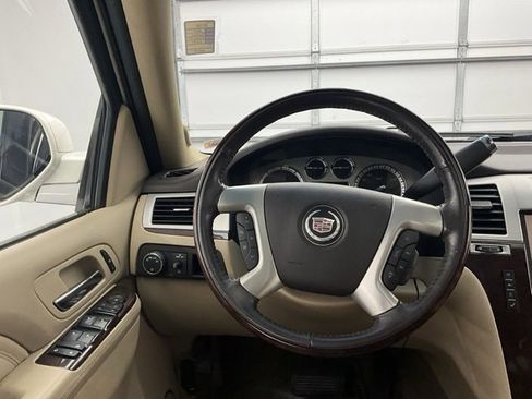 Used 2014 Cadillac Escalade ESV Premium image 10