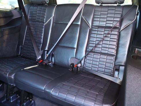 Used 2025 Cadillac Escalade Premium Luxury Platinum image 30