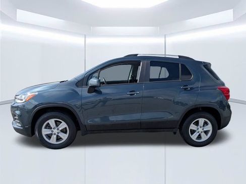 Used 2022 Chevrolet Trax LT w/ LT Convenience Package AWD/4WD image 9