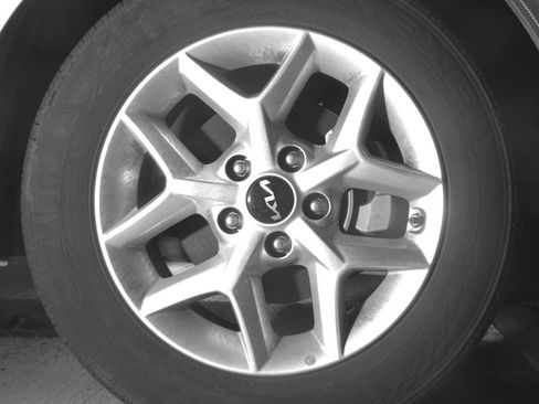 Used 2025 Kia Soul LX w/ LX Technology Package FWD image 13