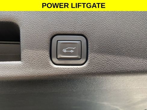 Used 2025 GMC Acadia Elevation image 19