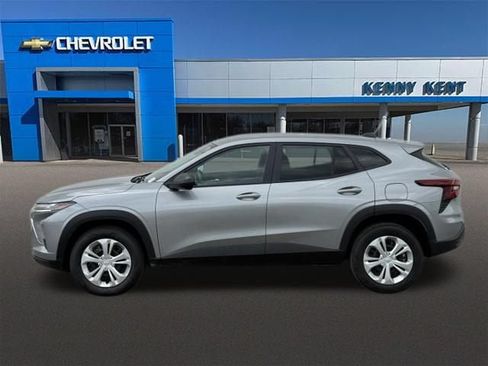 Used 2024 Chevrolet Trax LS FWD image 27
