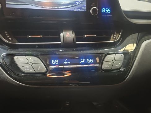Used 2019 Toyota C-HR LE FWD image 31