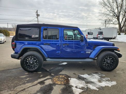 Used 2018 Jeep Wrangler Unlimited Sahara w/ Dual Top Group image 19