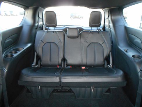 New 2026 Chrysler Pacifica Select FWD image 8