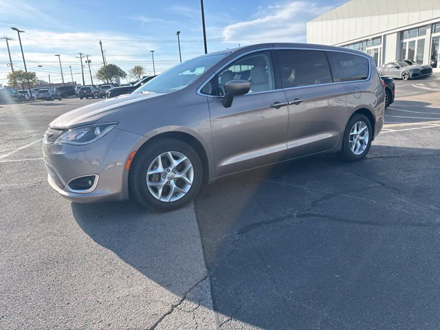 Used 2017 Chrysler Pacifica Touring Plus w/ Tire & Wheel Group FWD image 1