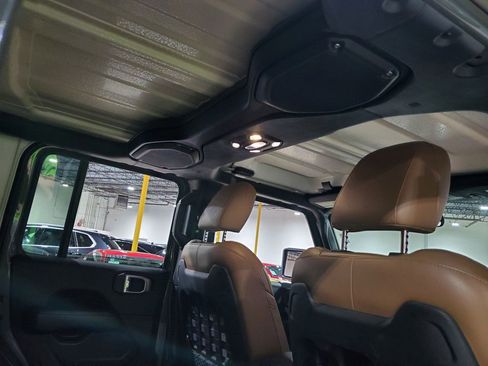 Used 2021 Jeep Wrangler Unlimited Rubicon w/ Cold Weather Group AWD/4WD image 22
