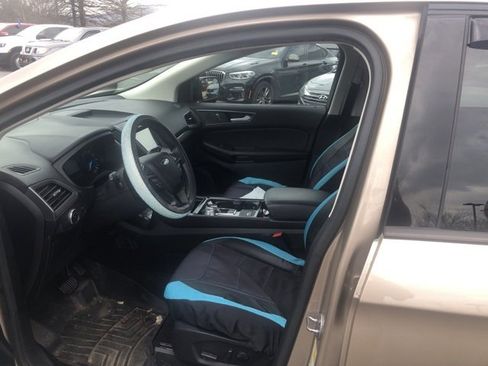 Used 2020 Ford Edge SE image 6