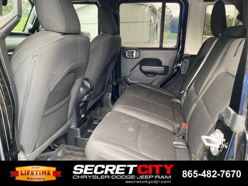 Used 2023 Jeep Wrangler Unlimited w/ Sun & Screen Package AWD/4WD image 11