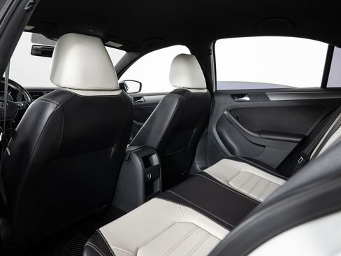 Used 2016 Volkswagen Jetta Sport image 18