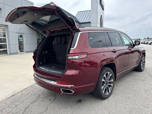 Used 2021 Jeep Grand Cherokee L Overland w/ Luxury Tech Group IV AWD/4WD image 18