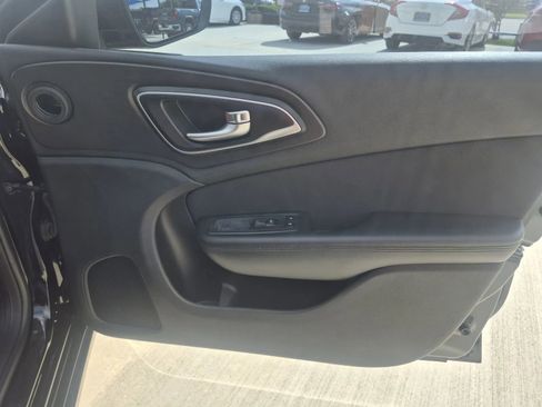 Used 2016 Chrysler 200 LX FWD image 16