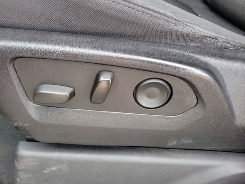 Used 2022 Chevrolet Silverado 1500 Custom image 12