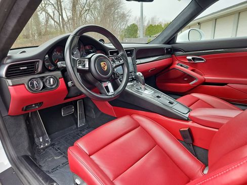 Used 2018 Porsche 911 Carrera 4S AWD/4WD image 4