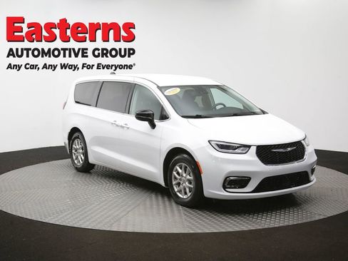 Used 2024 Chrysler Pacifica Touring-L FWD image 51