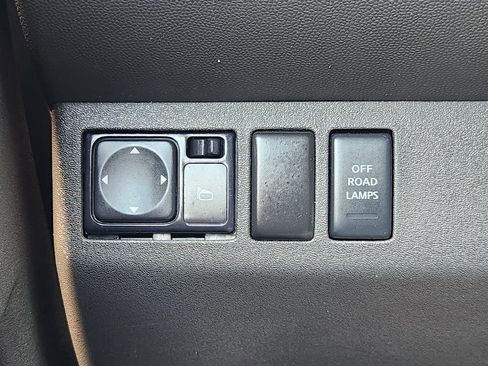 Used 2015 Nissan Xterra PRO-4X w/ Pro-4x Leather Package AWD/4WD image 19