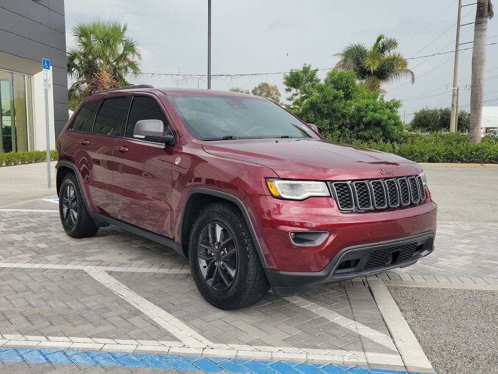 Used 2017 Jeep Grand Cherokee Trailhawk w/ Trailhawk Luxury Group AWD/4WD image 7