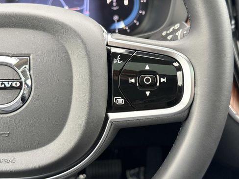 Used 2023 Volvo XC60 B5 Ultimate w/ Climate Package image 8