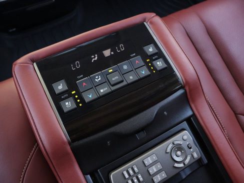 Used 2019 Lexus LX 570 4WD w/ Luxury Package image 69
