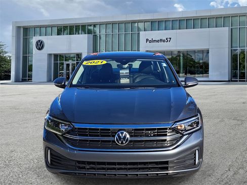 Used 2022 Volkswagen Jetta SEL image 2