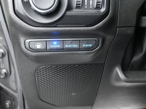 Used 2022 Jeep Wrangler Unlimited Sahara w/ Cold Weather Group image 22