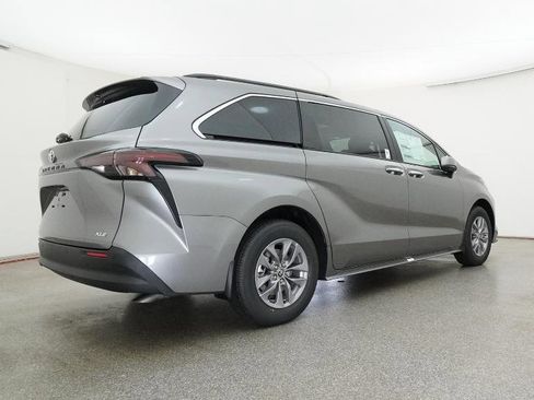 New 2026 Toyota Sienna XLE FWD image 48