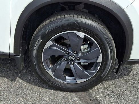 Used 2025 Nissan Rogue SV FWD image 11