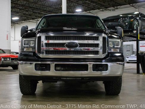 Used 2005 Ford Excursion XLT AWD/4WD image 12