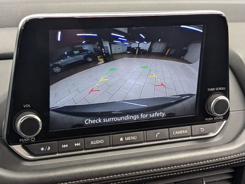 Used 2025 Nissan Rogue SV image 31