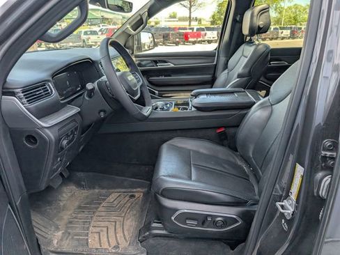 Used 2023 Jeep Wagoneer Series II w/ Premium Group I AWD/4WD image 2