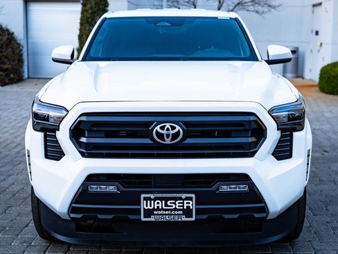 Used 2025 Toyota Tacoma SR5 image 2