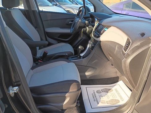 Used 2020 Chevrolet Trax LS image 15