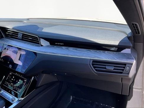 Used 2022 Audi e-tron Premium Plus w/ Premium Plus Package image 16