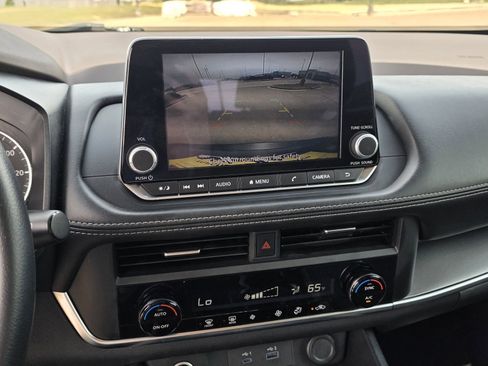 Used 2023 Nissan Rogue SV AWD/4WD image 12