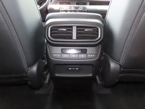 Used 2025 Honda Pilot Touring image 29