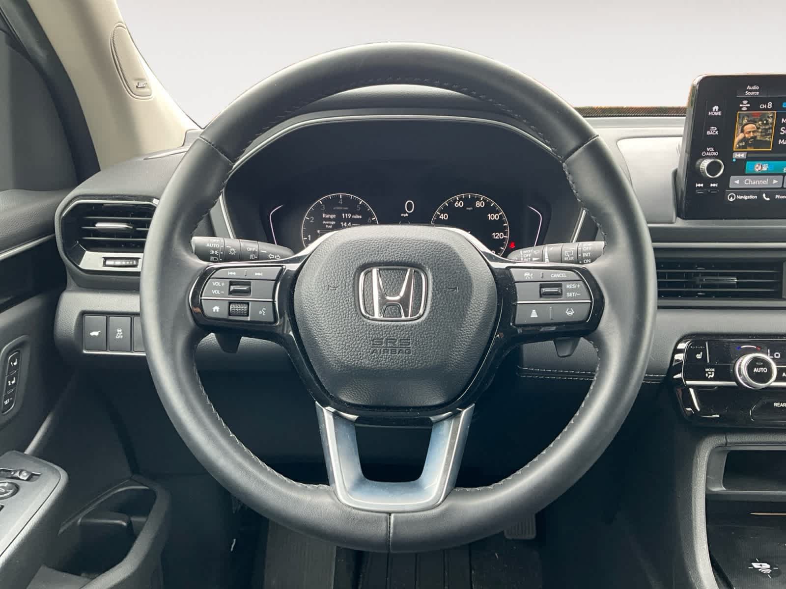 Used 2025 Honda Pilot Touring image 12