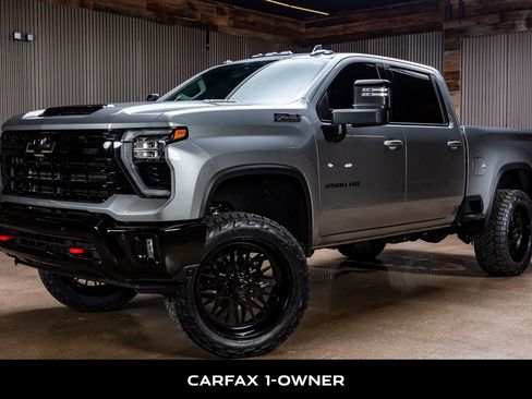 Used 2025 Chevrolet Silverado 2500 LTZ w/ LTZ Plus Package image 5