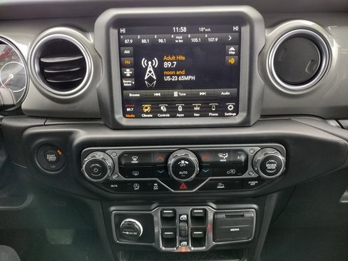 Used 2023 Jeep Wrangler Sahara image 27