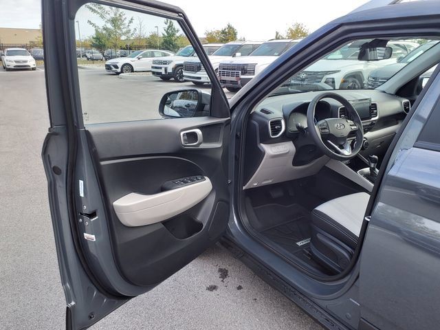 Used 2026 Hyundai Venue SEL FWD image 28