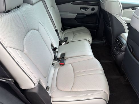 Used 2024 Honda Pilot Elite image 32