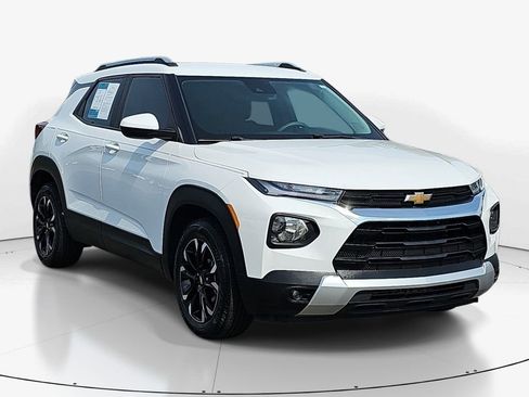 Used 2021 Chevrolet TrailBlazer LT w/ Driver Confidence Package FWD image 3