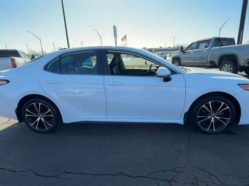 Used 2020 Toyota Camry SE image 9