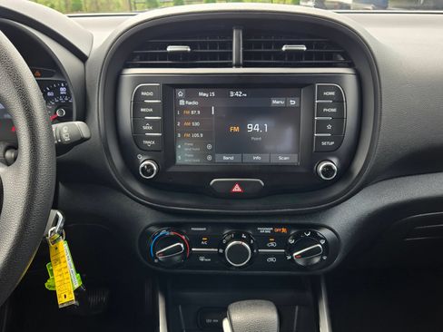 Used 2021 Kia Soul LX FWD image 15