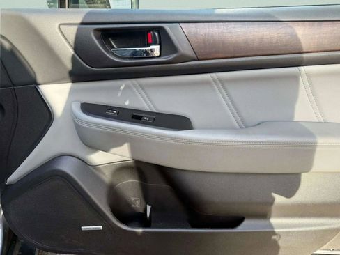 Used 2018 Subaru Outback 2.5i Limited image 8