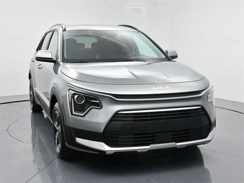 New 2025 Kia Niro EX image 2