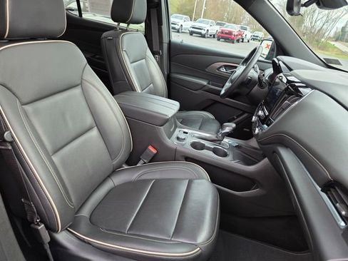 Used 2023 Chevrolet Traverse Premier image 27