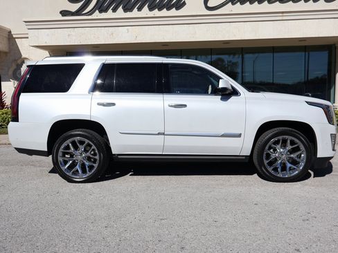 Used 2019 Cadillac Escalade Premium Luxury image 6