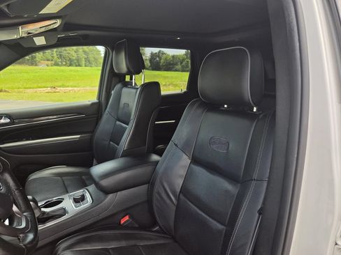 Used 2019 Jeep Grand Cherokee Overland AWD/4WD image 13