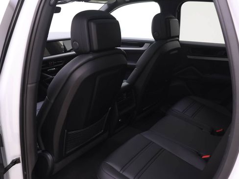 Used 2024 Porsche Cayenne image 16