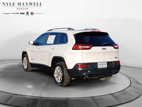 Used 2018 Jeep Cherokee Latitude FWD image 14